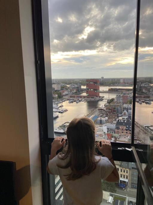 Apartment Uniek - Mooiste En Hoogste Uitzicht Op Antwerpen! - Incl Gratis Parking Antwerp